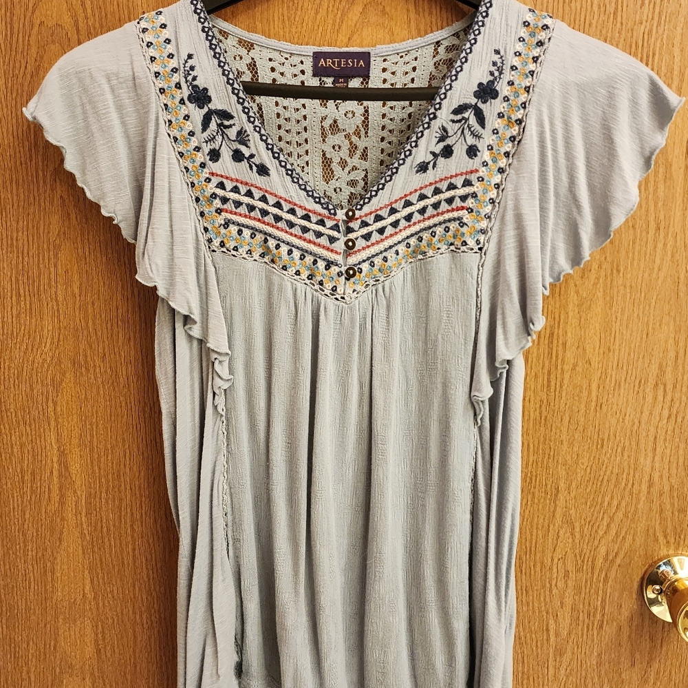 Ladies' short sleeve blouse size Medium